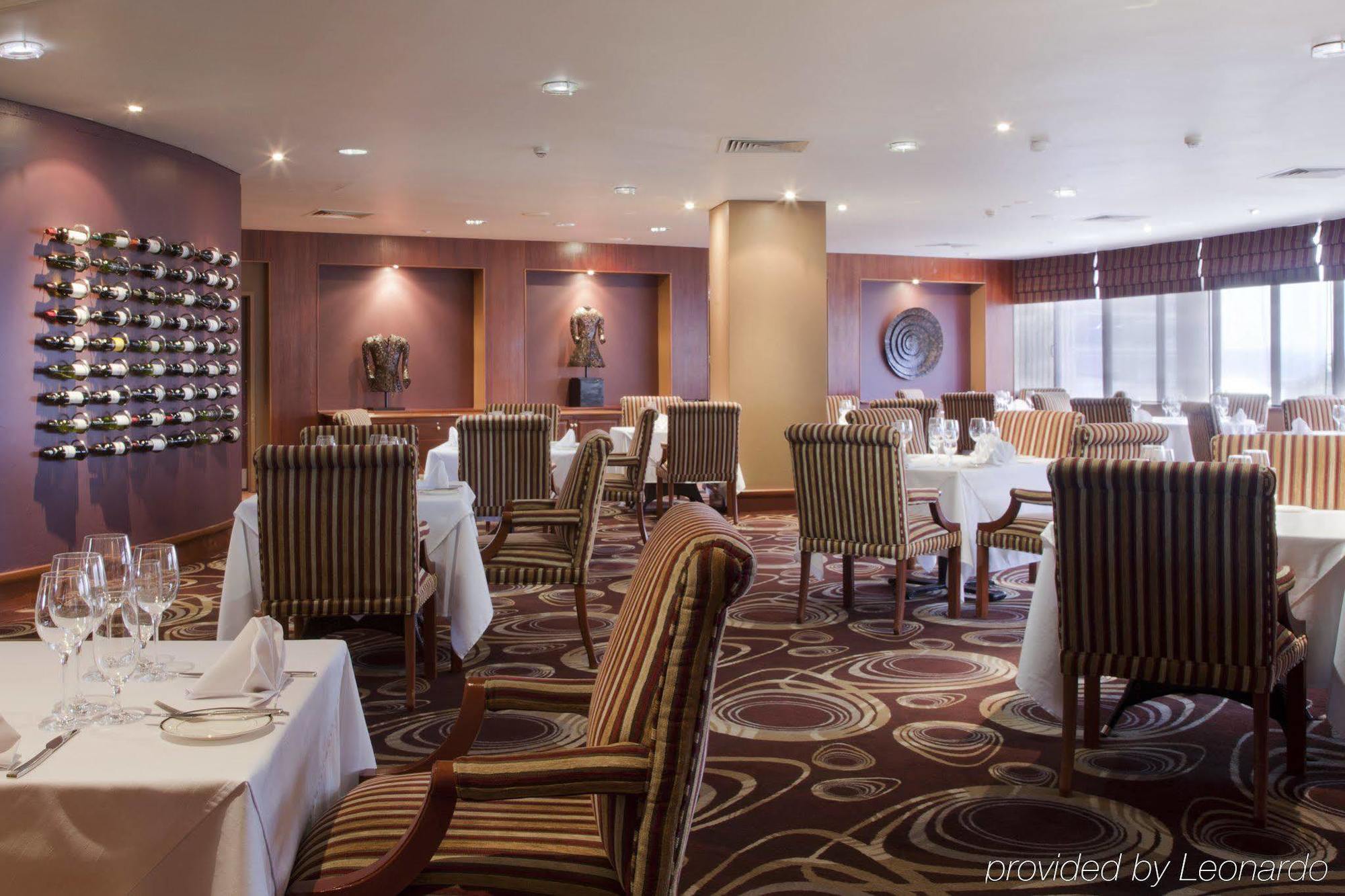 Crown Hotel Порт-Морсбі Ресторан фото