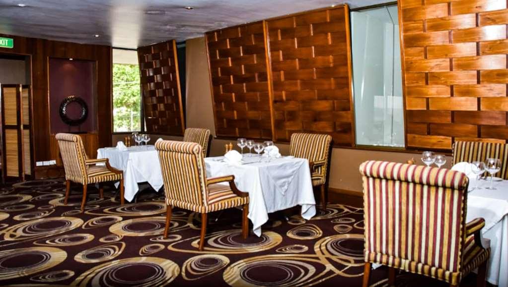 Crown Hotel Порт-Морсбі Ресторан фото